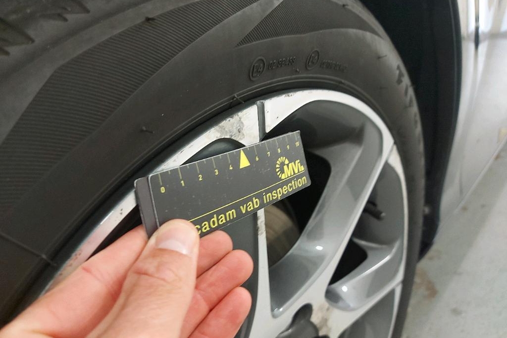 Volvo V40 2017 фото 10