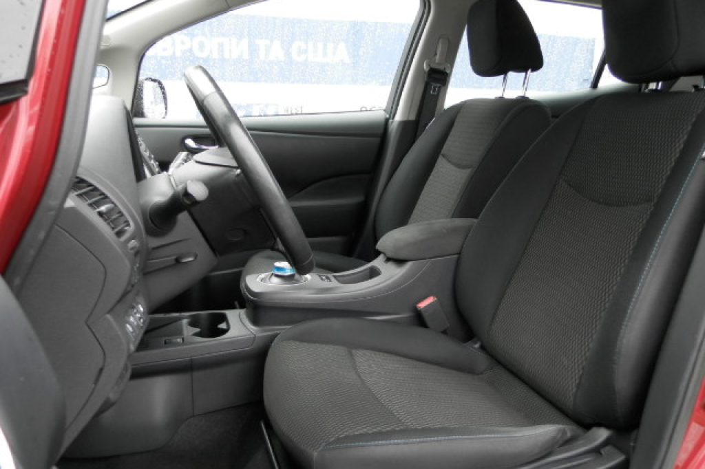 Nissan Leaf S 2014 photo 19