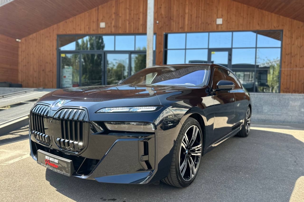 BMW 740 2023 photo 3