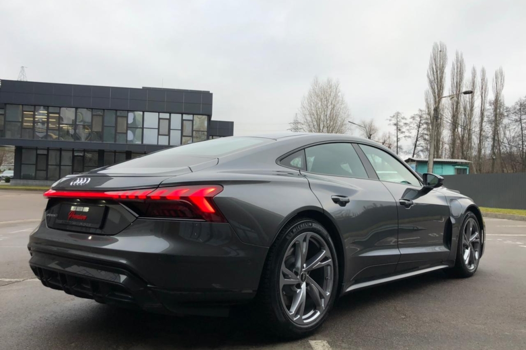 Audi e-tron GT 2021 фото 20
