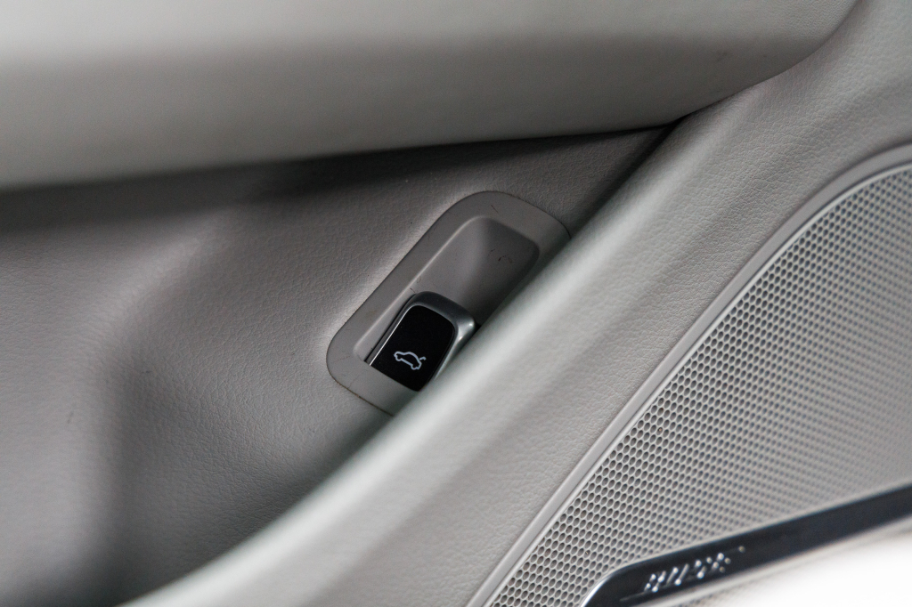 Audi A8 2014 photo 40