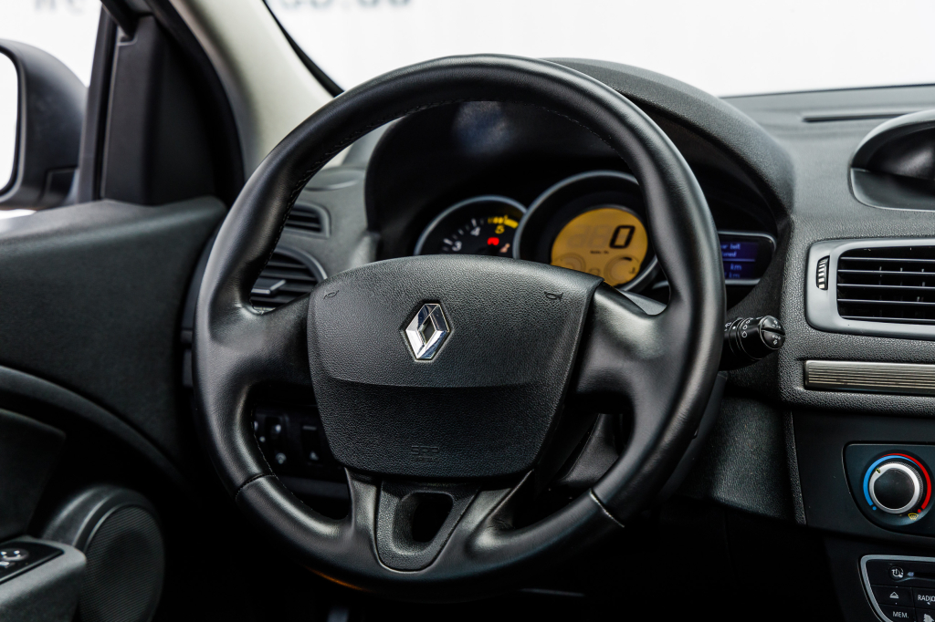 Renault Megane 2010 фото 17