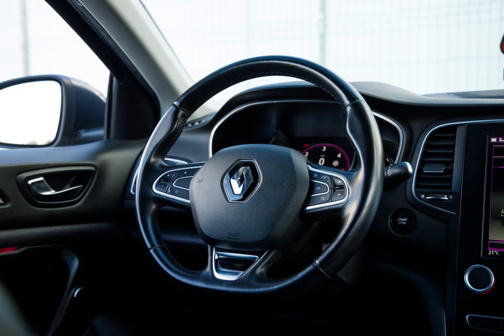 Renault Megane IV BOSE 2016 photo 24