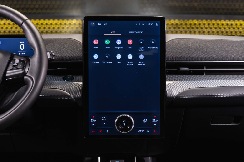 Ford Mustang Mach-E 2022 photo 30