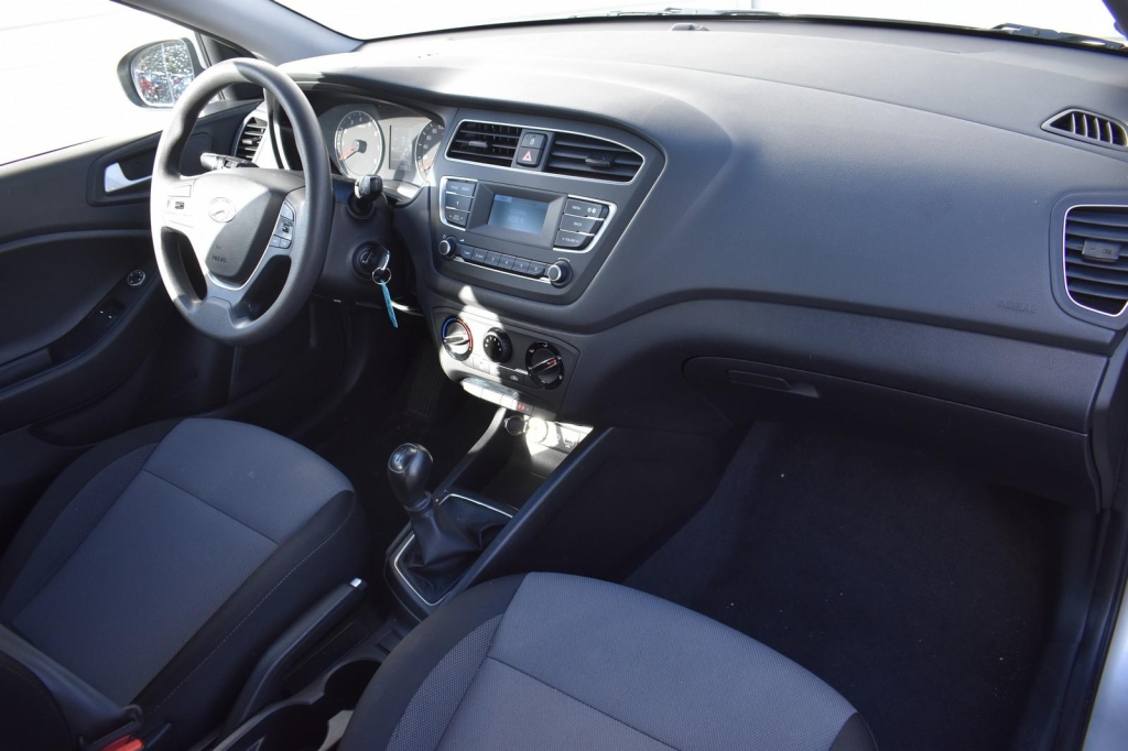 Hyundai i20 2020 фото 8