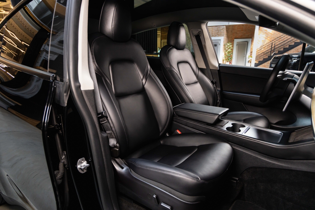 Tesla Model Y Long Range Dual Motor 2022 фото Tesla Model Y Long Range Dual Motor 2022 фото 26