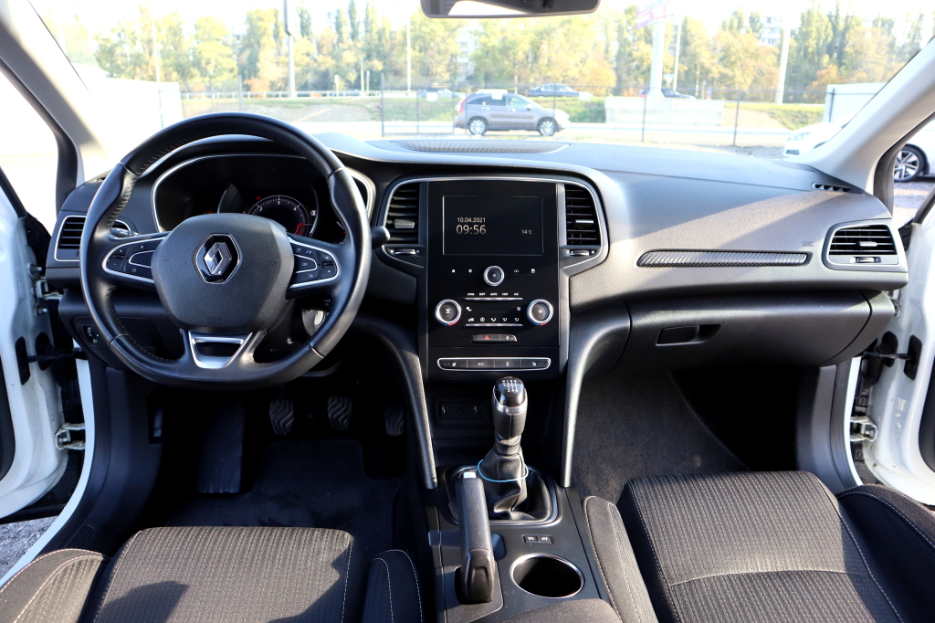 Renault Megane 2017 фото 16