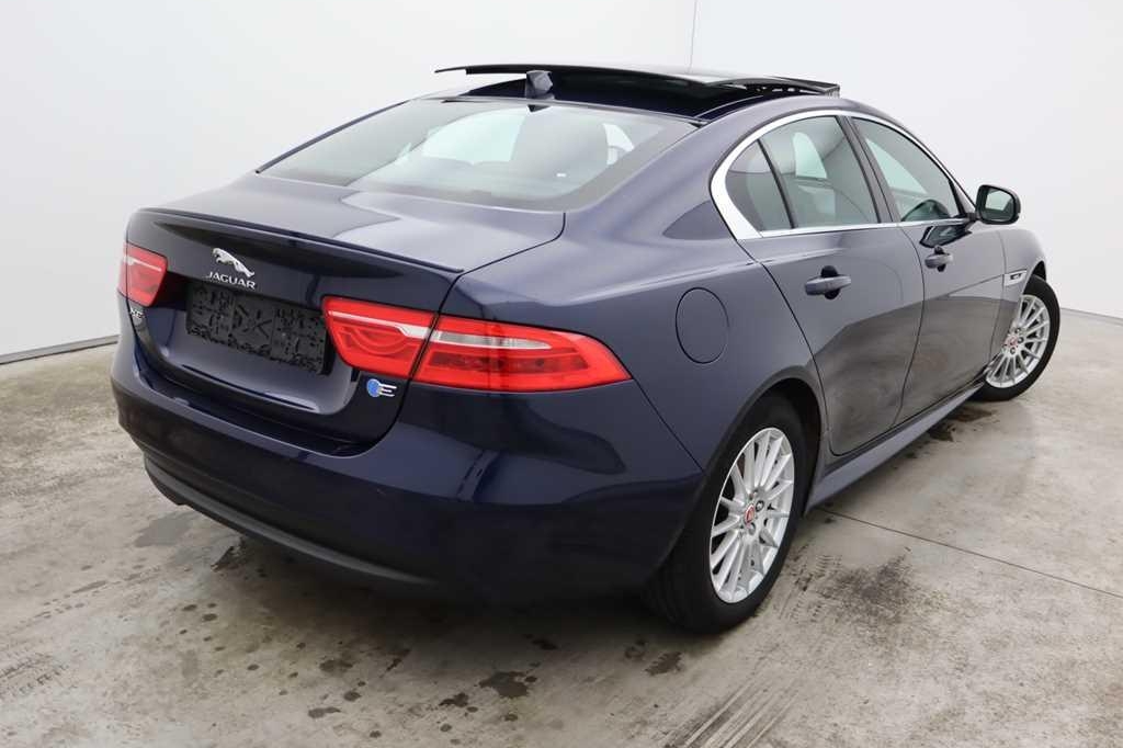 Jaguar XE 2017 фото 1