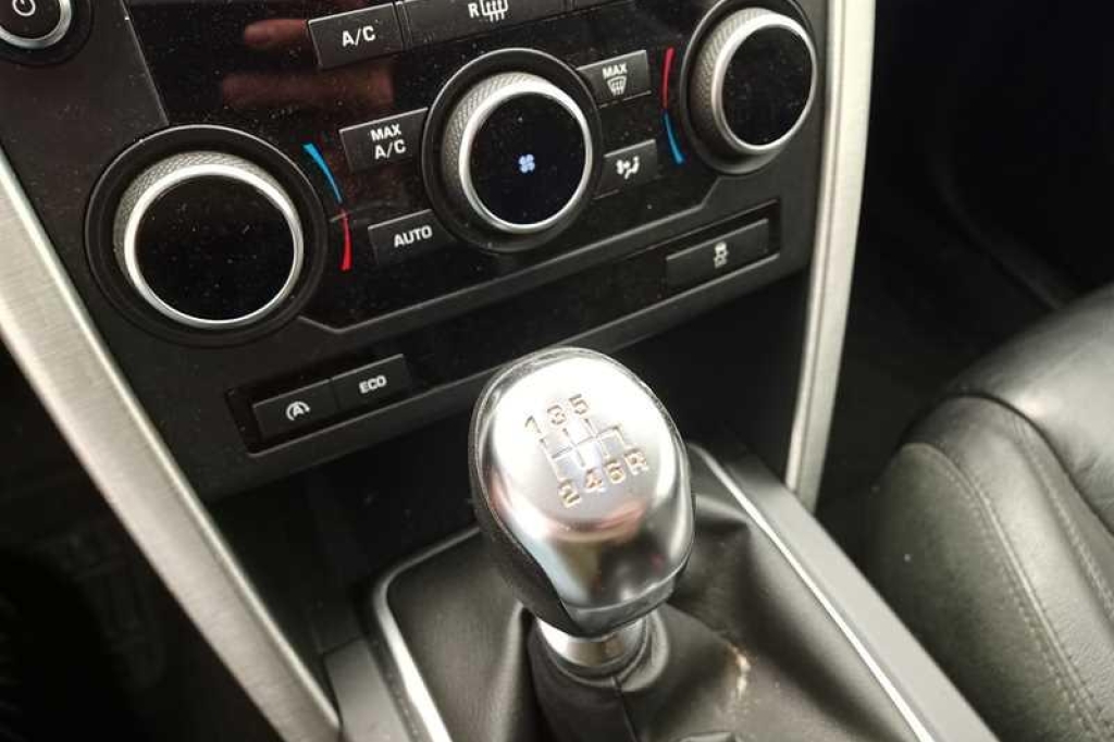 Land Rover Discovery 2016 фото 28