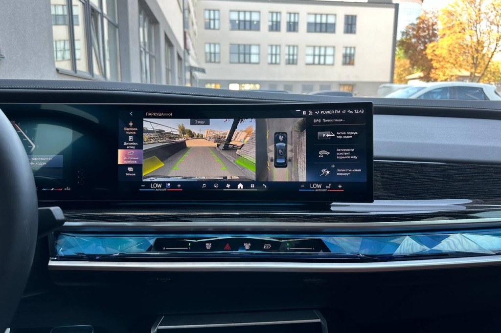 BMW 740 2023 photo 26