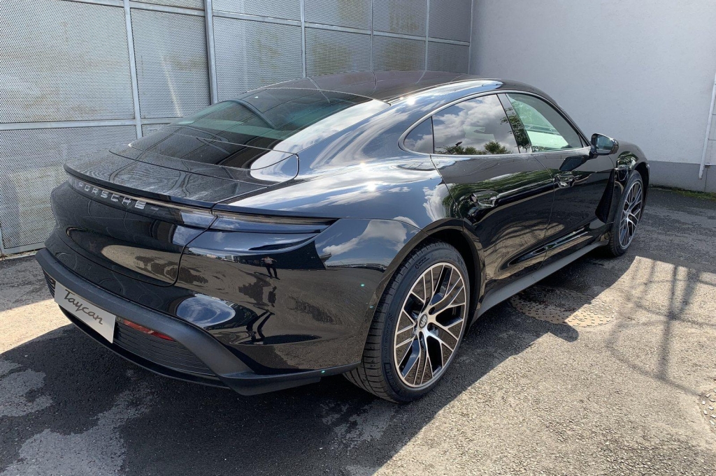 Porsche Taycan 2021 фото 7