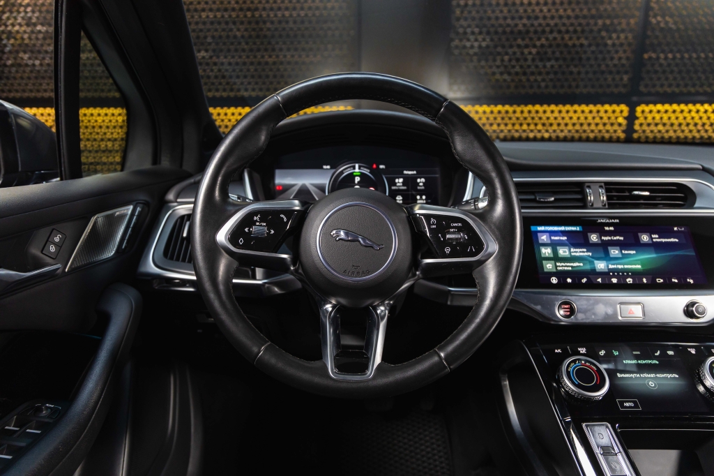 Jaguar I-Pace 2019 фото Jaguar I-Pace 2019 фото 24