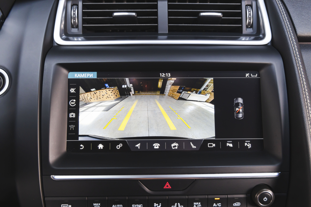 Jaguar E-Pace 2018 фото Jaguar E-Pace 2018 фото 31