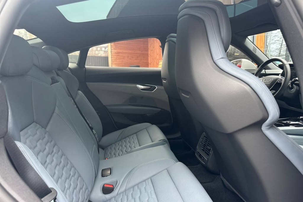 Audi RS e-tron GT 2021 фото 19