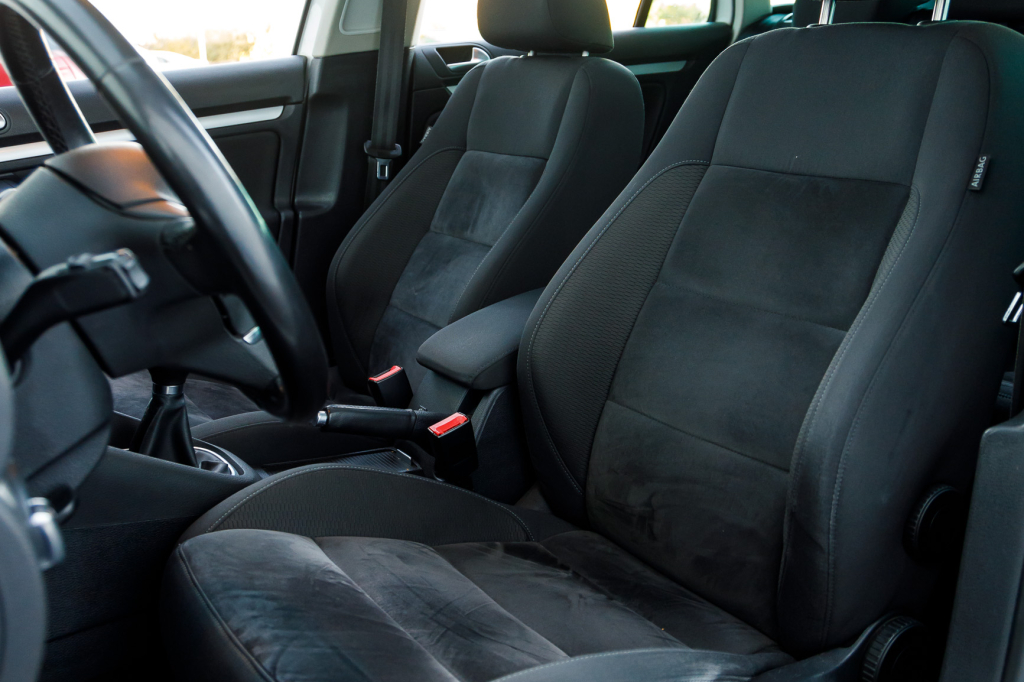 Volkswagen Golf VI 2010 photo 21