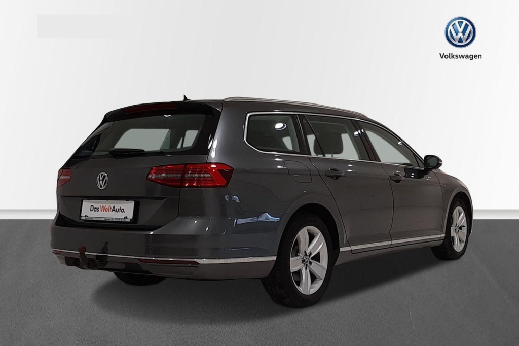 Volkswagen Passat Variant 2016 photo 1
