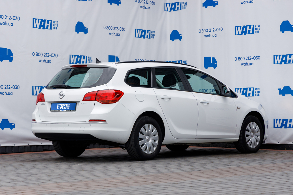 Opel Astra J Sports Tourer 2015 photo 1