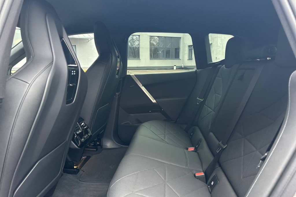 BMW iX xDrive40 2023 фото 14
