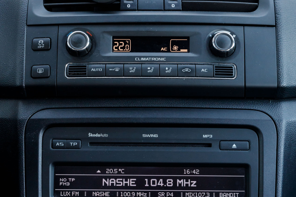 Skoda Fabia 2011 фото 15