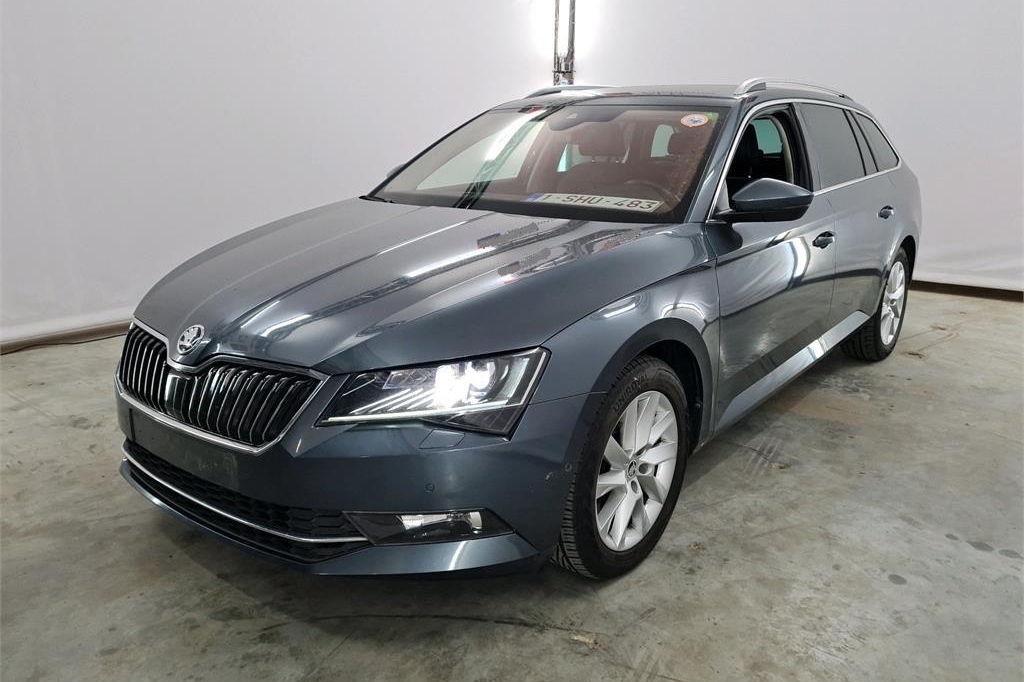 Skoda Superb Combi 2017 фото 1