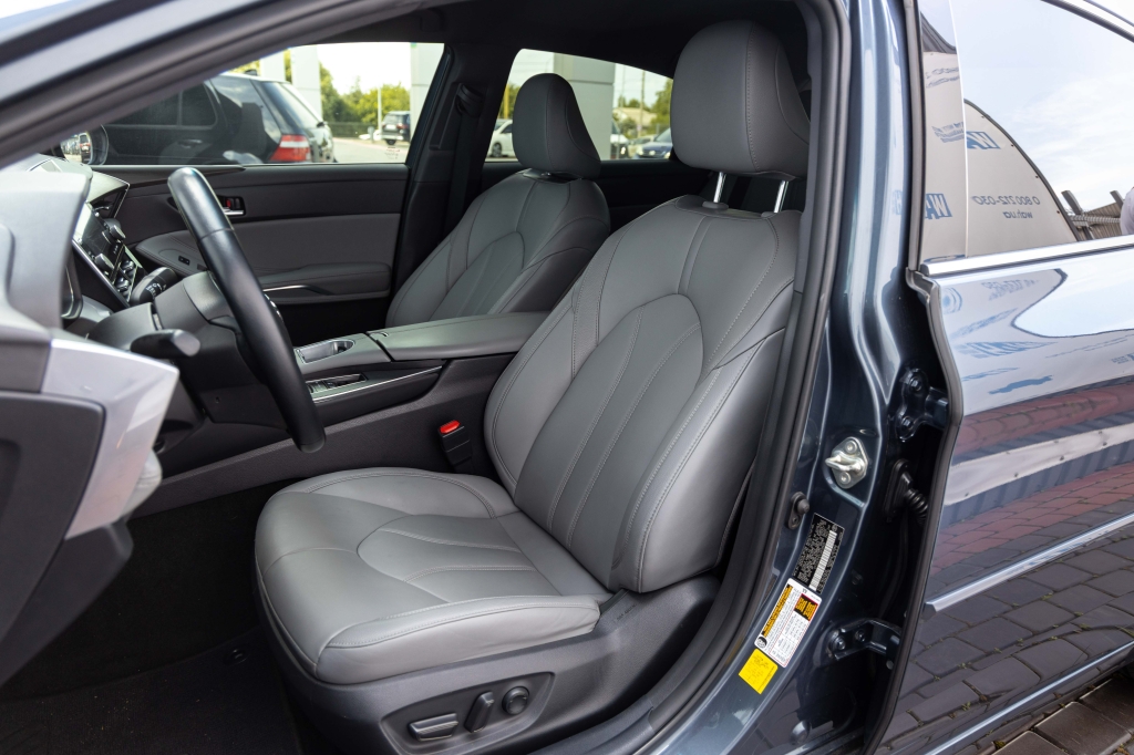 Toyota Avalon Hybrid 2020 photo 17