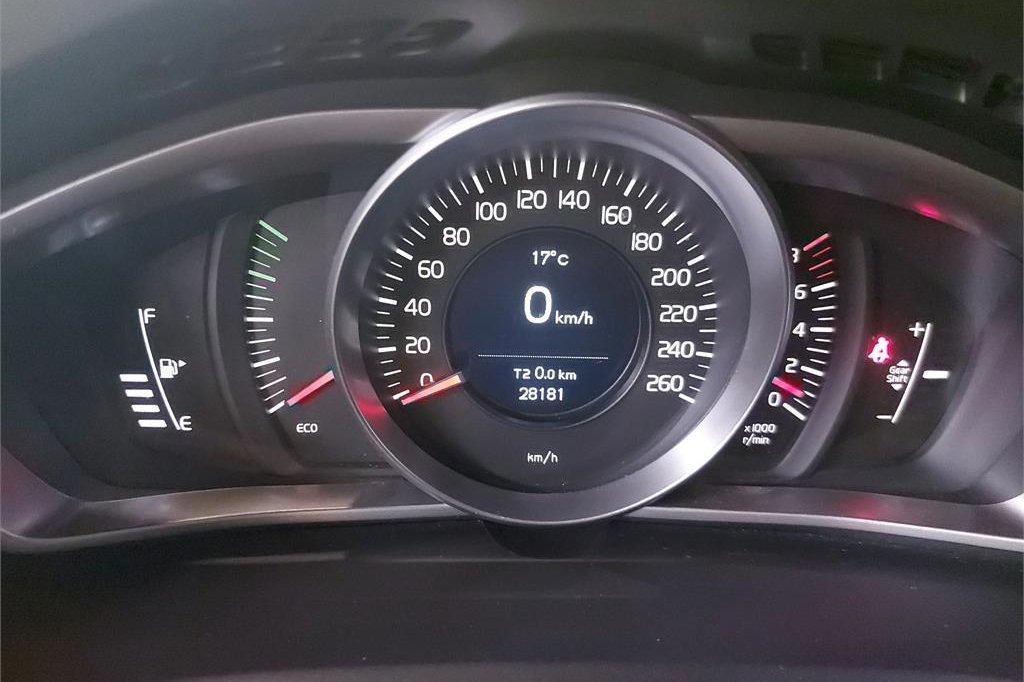 Volvo V40 2019 фото 3
