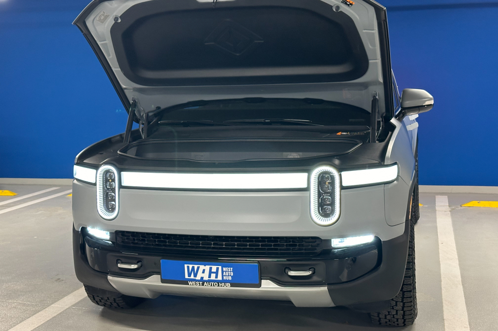 Rivian R1S 2023 photo 1