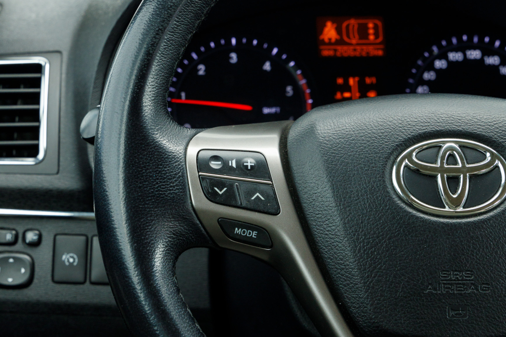 Toyota Avensis 2014 фото 25