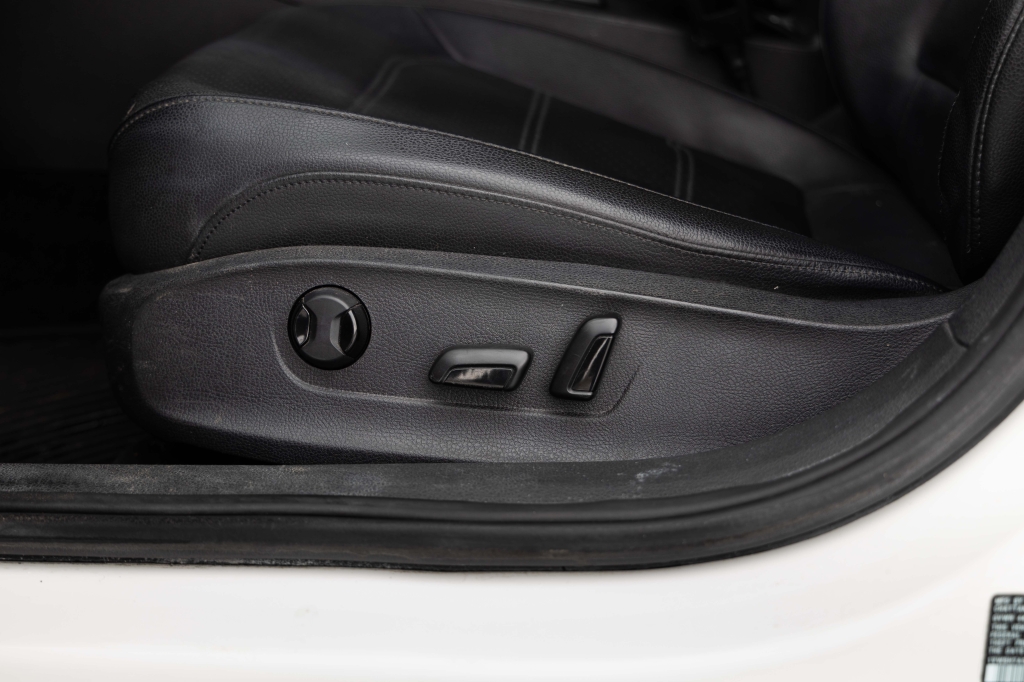 Volkswagen Passat 2012 photo 18