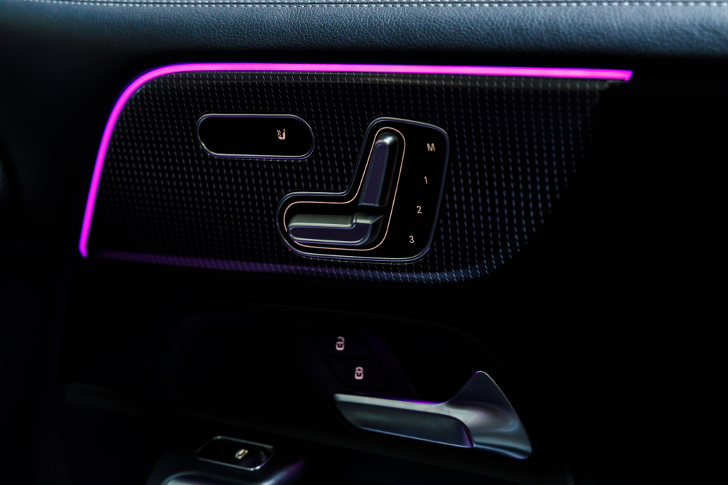 Mercedes-Benz GLB-Class 250 2020 photo 41