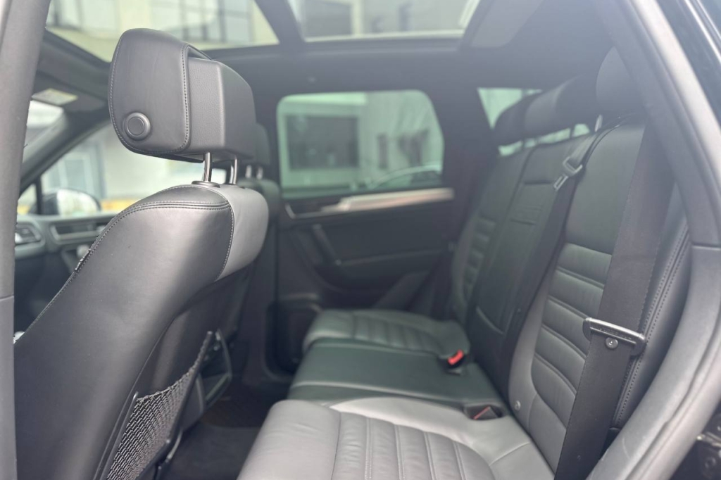 Volkswagen Touareg R-line 2015 фото Volkswagen Touareg R-line 2015 фото 16