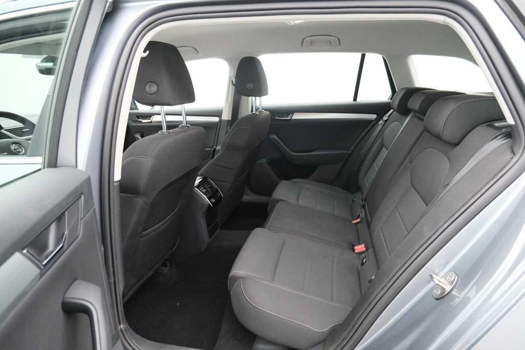 Skoda Superb Combi 2017 фото 1