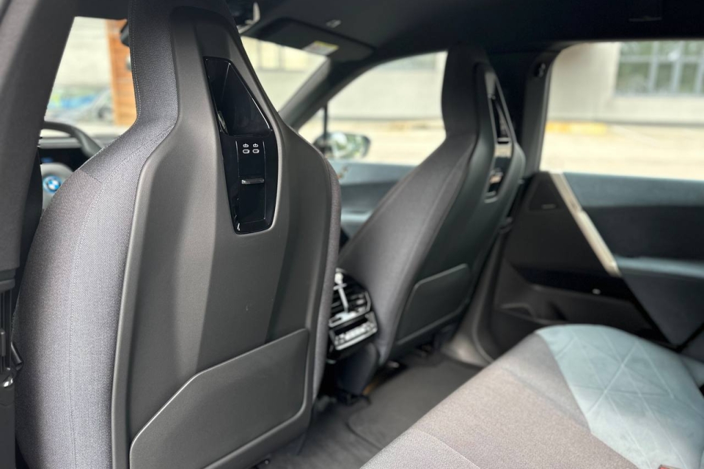 BMW iX 2021 фото 19