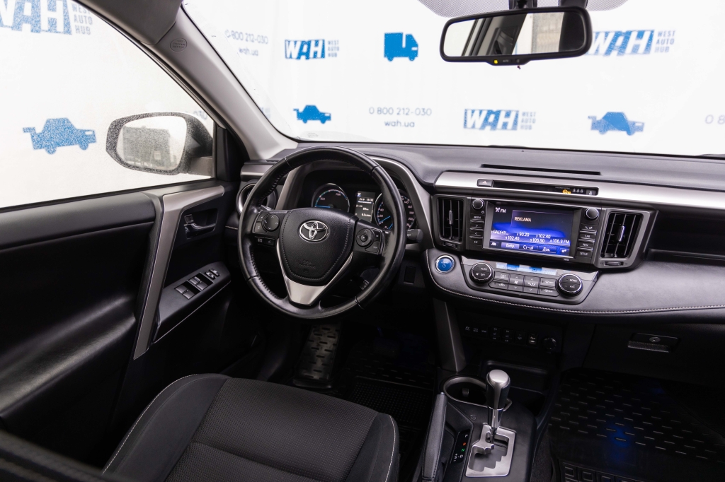 Toyota RAV4 Hybrid 2017 фото Toyota RAV4 Hybrid 2017 фото 25