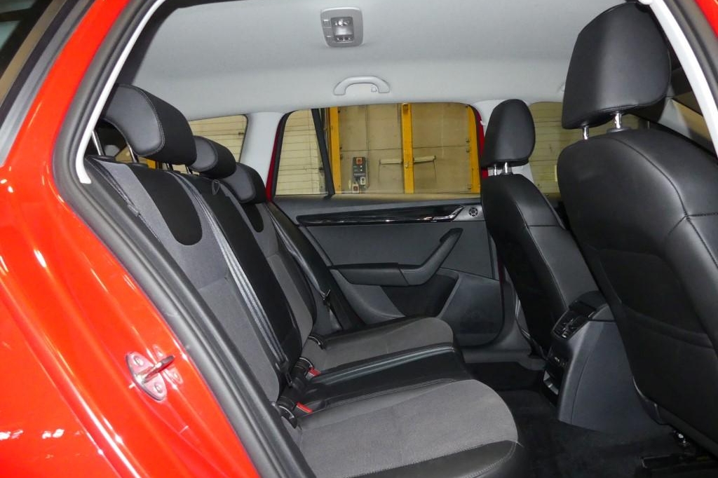 Skoda Octavia Combi 2019 фото 3