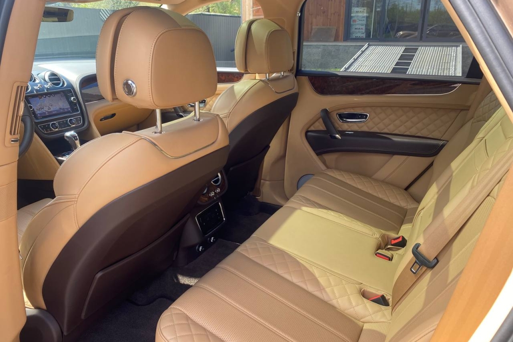 Bentley Bentayga 2017 фото 14