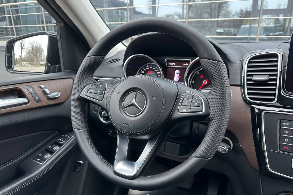 Mercedes-Benz GLS-Class 350d 2018 фото Mercedes-Benz GLS-Class 350d 2018 фото 23