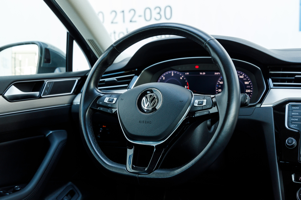 Volkswagen Passat B8 Highline 4Motion 2016 photo 28