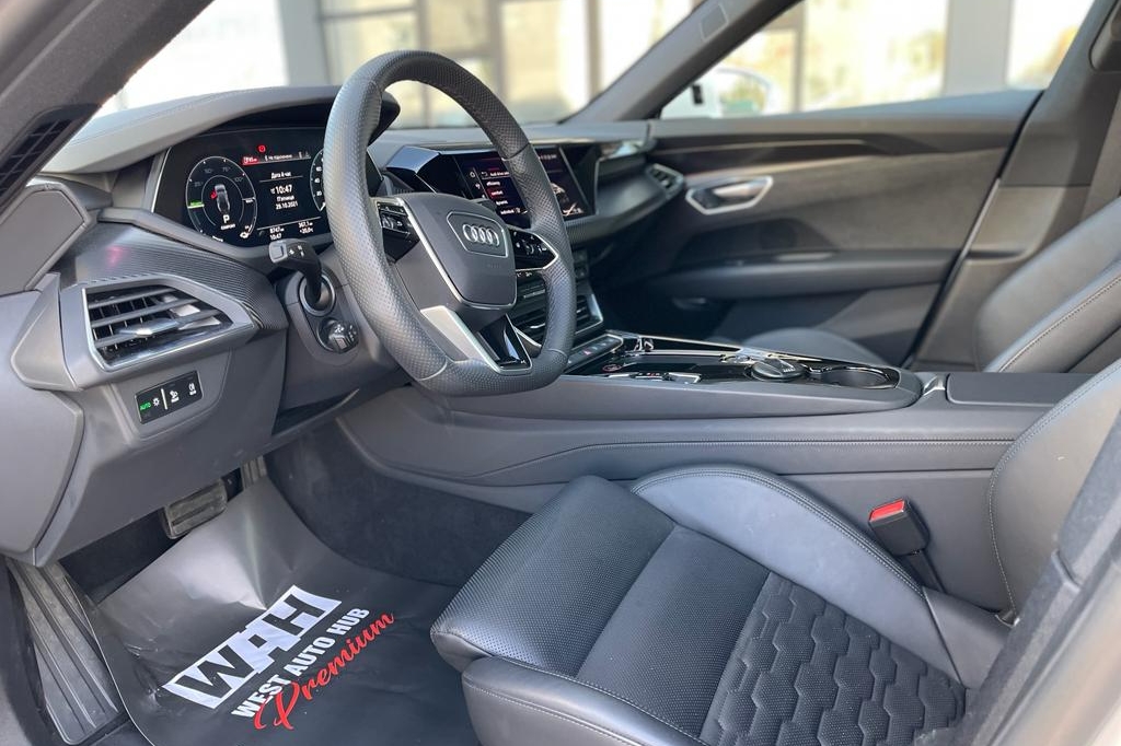 Audi e-tron GT 2021 фото 13