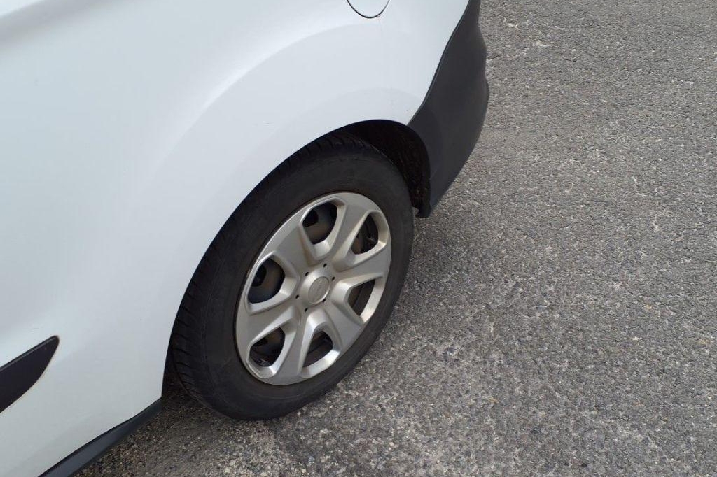 Ford Transit Courier 2016 фото 13