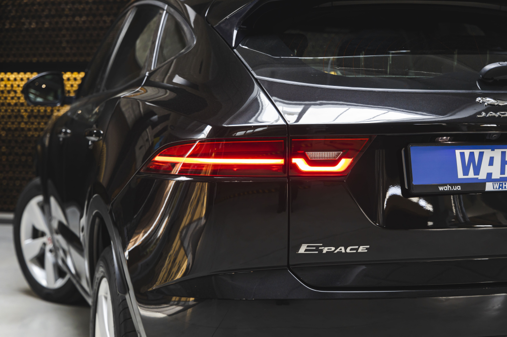 Jaguar E-Pace 2018 фото Jaguar E-Pace 2018 фото 13