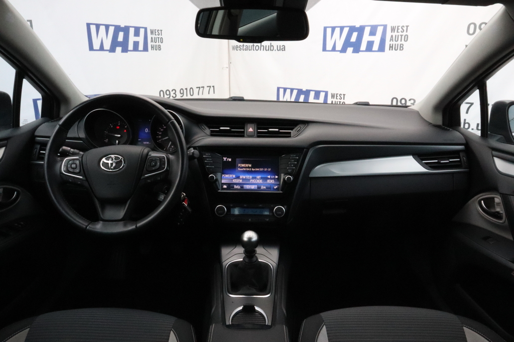 Toyota Avensis фото 6