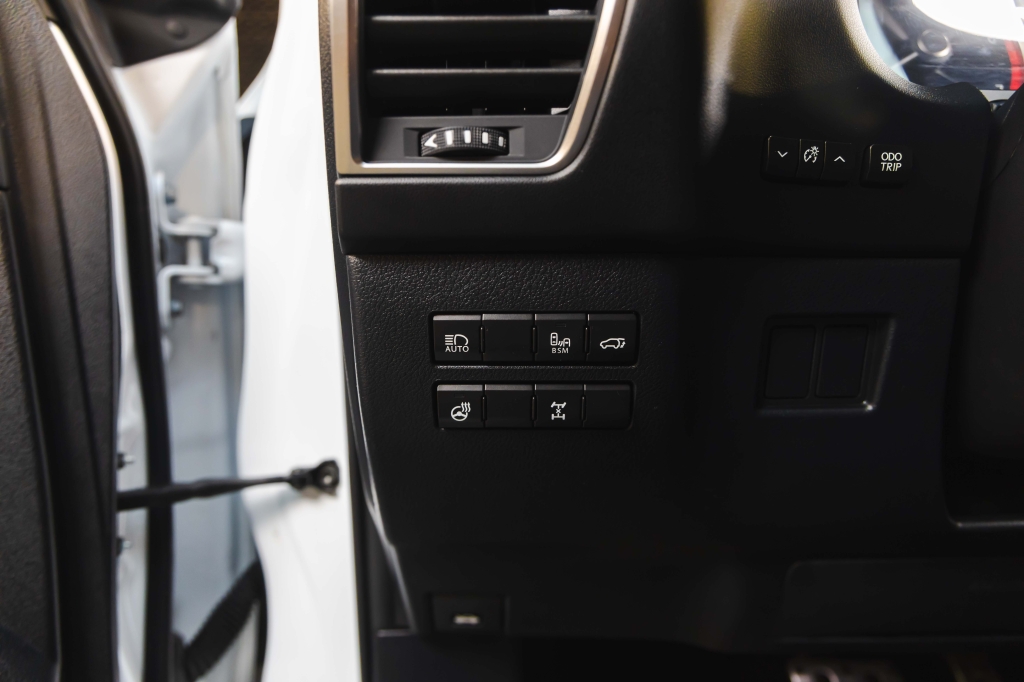 Lexus NX 300 F Sport 2018 photo 32