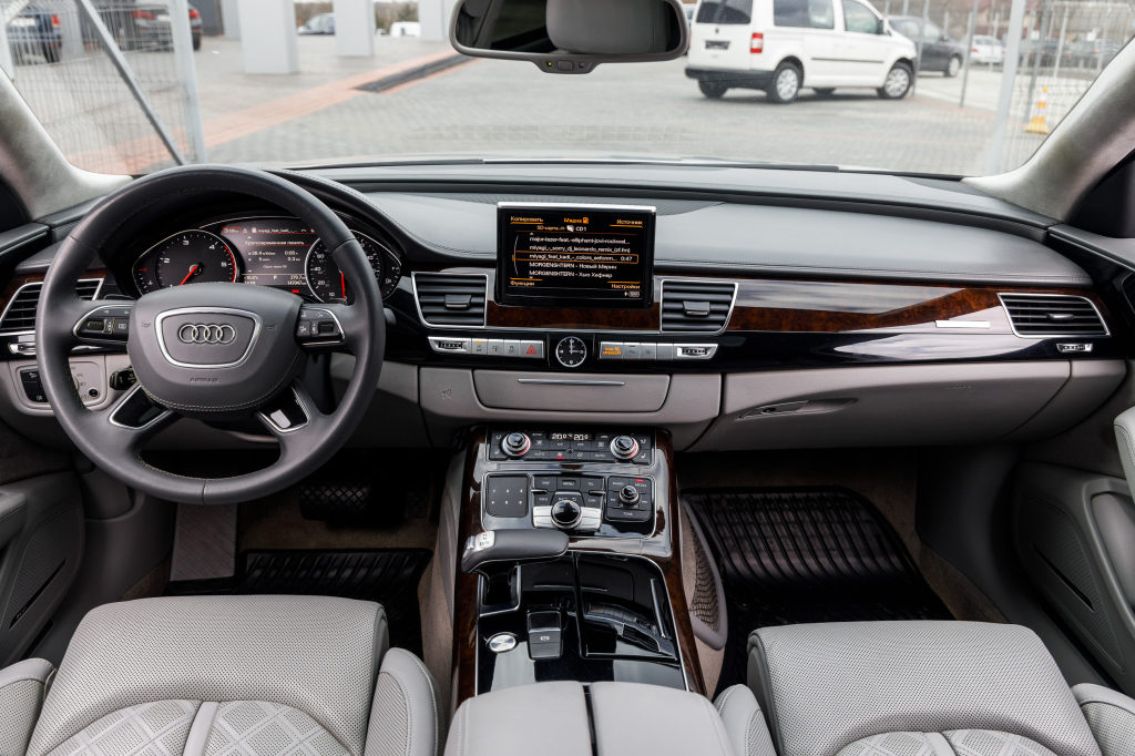 Audi A8 2014 photo 15