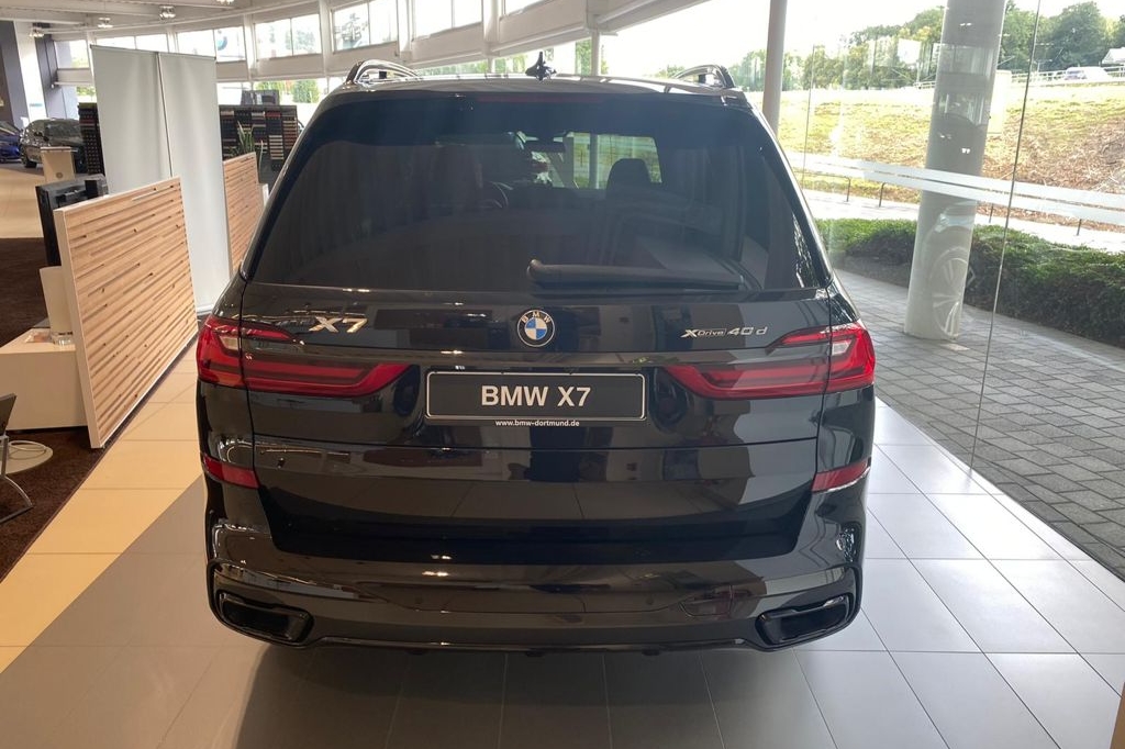 BMW X7 M  2021 photo 2