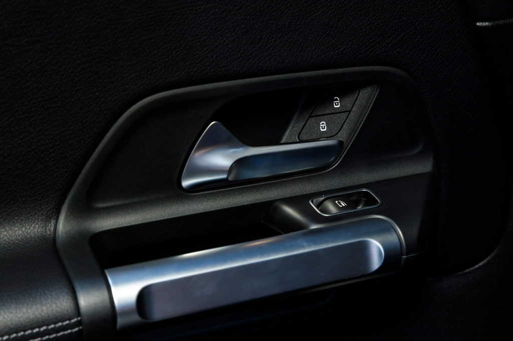 Mercedes-Benz GLB-Class 250 2020 photo 22