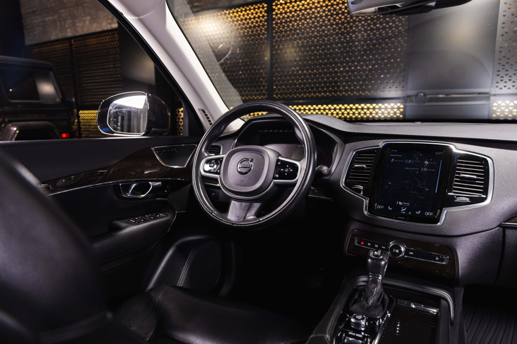 Volvo XC90 2018 фото 29