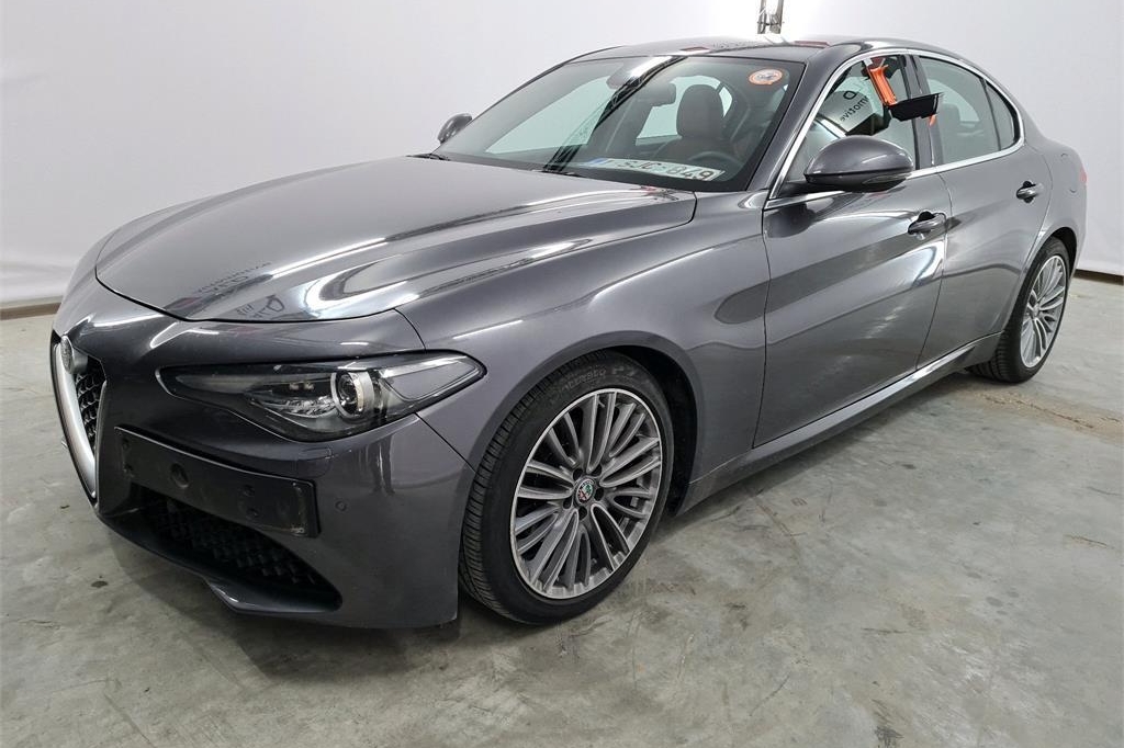 Alfa Romeo Giulia 2017 фото 1