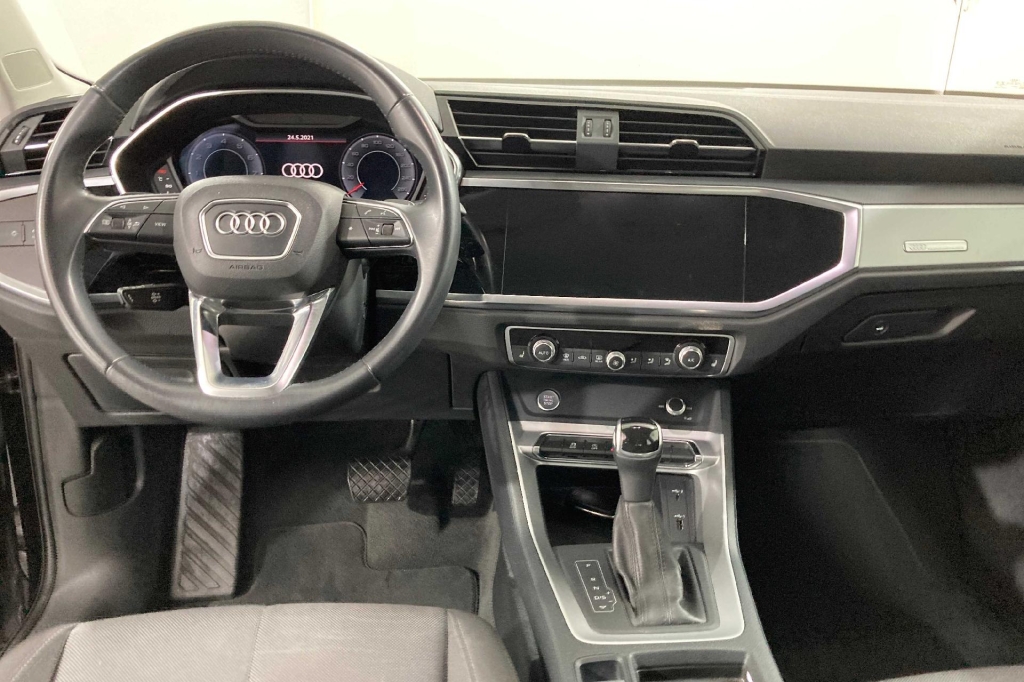 Audi Q3 2019 фото 4