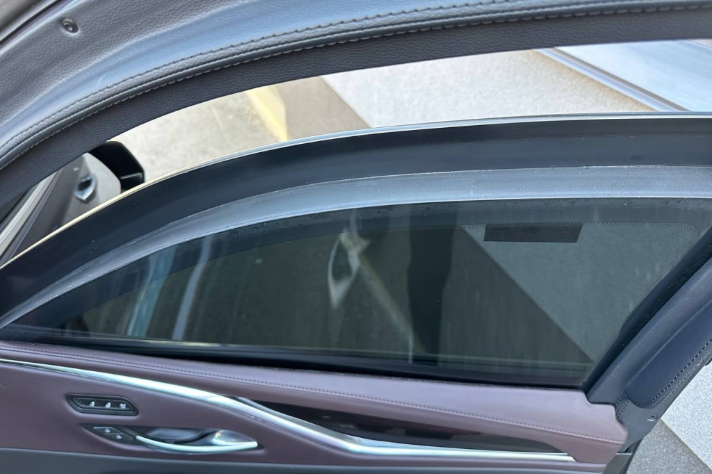 Cadillac Escalade Platinum 4WD 2022 фото Cadillac Escalade Platinum 4WD 2022 фото 15